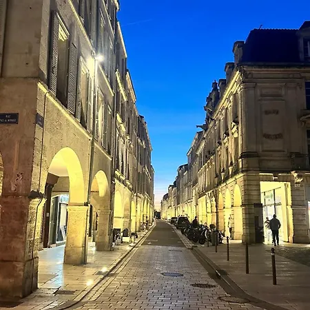 Apartment Hyper Centre A 80m Du Marche Central, T2 Tres Calme Rue Du Minage *