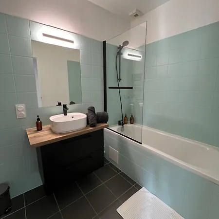 Apartment Hyper Centre A 80m Du Vieux Marche, T2 Calme Vue Sur Les Toits Rue Du Minage *